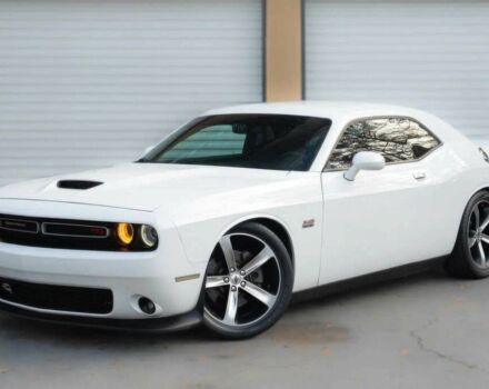 Белый Додж Челенджер, объемом двигателя 5.7 л и пробегом 30 тыс. км за 12000 $, фото 1 на Automoto.ua