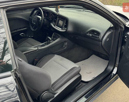 Черный Додж Челенджер, объемом двигателя 3.6 л и пробегом 153 тыс. км за 17000 $, фото 14 на Automoto.ua