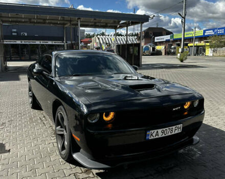 Черный Додж Челенджер, объемом двигателя 5.65 л и пробегом 180 тыс. км за 21500 $, фото 5 на Automoto.ua