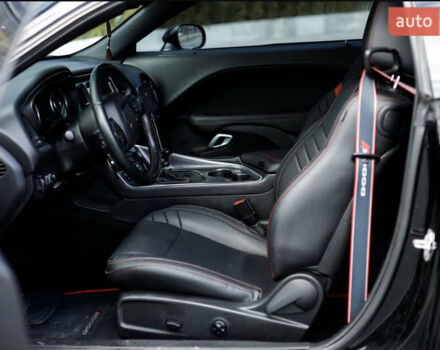 Чорний Додж Challenger, об'ємом двигуна 3.6 л та пробігом 234 тис. км за 12900 $, фото 8 на Automoto.ua