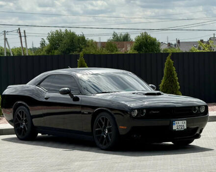 Черный Додж Челенджер, объемом двигателя 5.65 л и пробегом 72 тыс. км за 35000 $, фото 5 на Automoto.ua