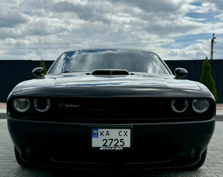 Черный Додж Челенджер, объемом двигателя 5.65 л и пробегом 72 тыс. км за 35000 $, фото 7 на Automoto.ua