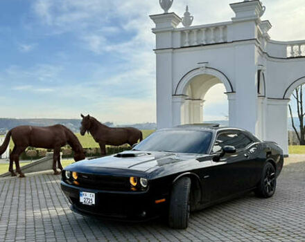 Черный Додж Челенджер, объемом двигателя 5.65 л и пробегом 72 тыс. км за 35000 $, фото 11 на Automoto.ua