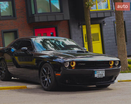 Черный Додж Челенджер, объемом двигателя 5.65 л и пробегом 72 тыс. км за 35000 $, фото 4 на Automoto.ua