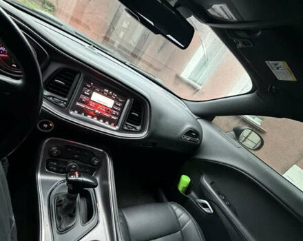 Черный Додж Челенджер, объемом двигателя 5.65 л и пробегом 180 тыс. км за 21500 $, фото 13 на Automoto.ua