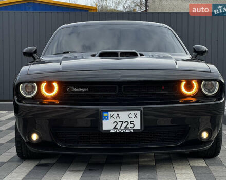 Черный Додж Челенджер, объемом двигателя 5.65 л и пробегом 72 тыс. км за 35000 $, фото 10 на Automoto.ua