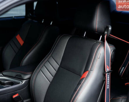 Чорний Додж Challenger, об'ємом двигуна 3.6 л та пробігом 234 тис. км за 12900 $, фото 6 на Automoto.ua