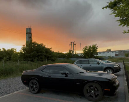 Черный Додж Челенджер, объемом двигателя 5.65 л и пробегом 180 тыс. км за 21500 $, фото 2 на Automoto.ua