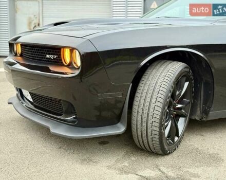 Черный Додж Челенджер, объемом двигателя 5.65 л и пробегом 132 тыс. км за 25500 $, фото 19 на Automoto.ua