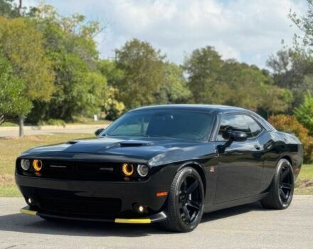 Черный Додж Челенджер, объемом двигателя 6.4 л и пробегом 75 тыс. км за 9300 $, фото 1 на Automoto.ua