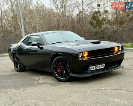 Черный Додж Челенджер, объемом двигателя 5.65 л и пробегом 132 тыс. км за 25500 $, фото 2 на Automoto.ua