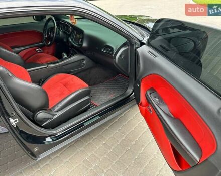 Черный Додж Челенджер, объемом двигателя 6.42 л и пробегом 85 тыс. км за 30700 $, фото 8 на Automoto.ua