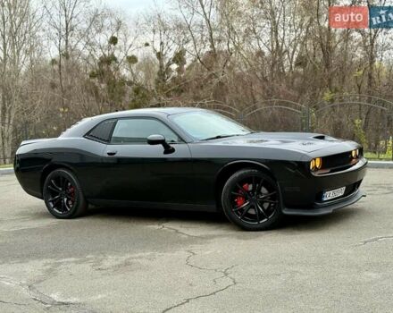 Черный Додж Челенджер, объемом двигателя 5.65 л и пробегом 132 тыс. км за 25500 $, фото 4 на Automoto.ua