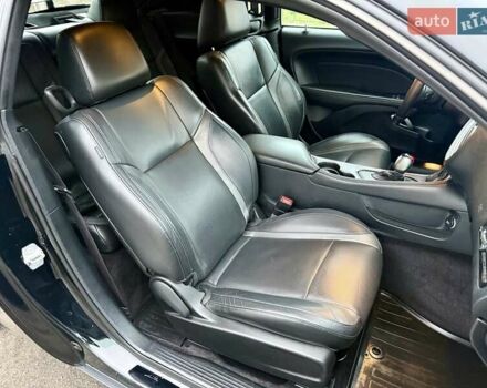 Черный Додж Челенджер, объемом двигателя 5.65 л и пробегом 132 тыс. км за 25500 $, фото 32 на Automoto.ua