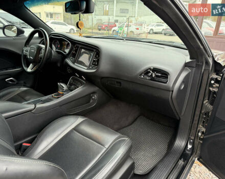 Черный Додж Челенджер, объемом двигателя 3.6 л и пробегом 61 тыс. км за 17700 $, фото 26 на Automoto.ua