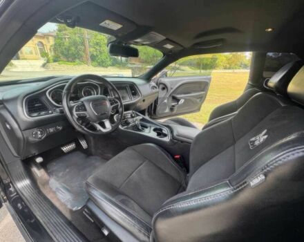 Черный Додж Челенджер, объемом двигателя 6.4 л и пробегом 75 тыс. км за 9300 $, фото 6 на Automoto.ua