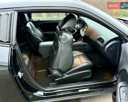 Черный Додж Челенджер, объемом двигателя 5.65 л и пробегом 132 тыс. км за 25500 $, фото 34 на Automoto.ua