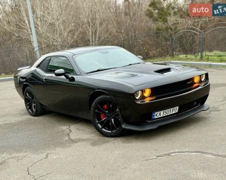 Черный Додж Челенджер, объемом двигателя 5.65 л и пробегом 132 тыс. км за 25500 $, фото 3 на Automoto.ua