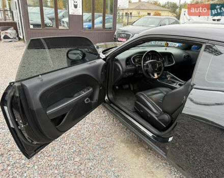 Черный Додж Челенджер, объемом двигателя 3.6 л и пробегом 60 тыс. км за 19700 $, фото 10 на Automoto.ua