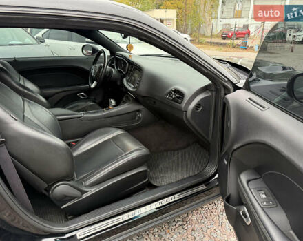 Черный Додж Челенджер, объемом двигателя 3.6 л и пробегом 61 тыс. км за 17700 $, фото 25 на Automoto.ua