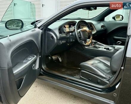 Черный Додж Челенджер, объемом двигателя 5.65 л и пробегом 132 тыс. км за 25500 $, фото 29 на Automoto.ua