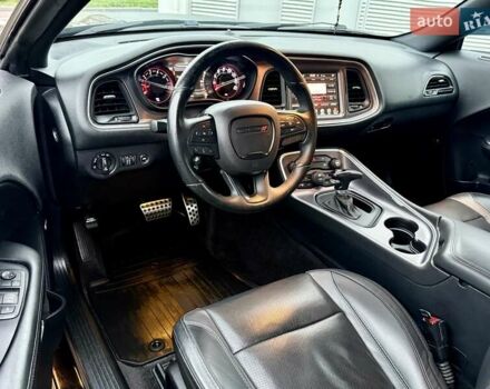 Черный Додж Челенджер, объемом двигателя 5.65 л и пробегом 132 тыс. км за 25500 $, фото 31 на Automoto.ua