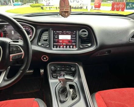 Черный Додж Челенджер, объемом двигателя 6.42 л и пробегом 85 тыс. км за 30700 $, фото 7 на Automoto.ua