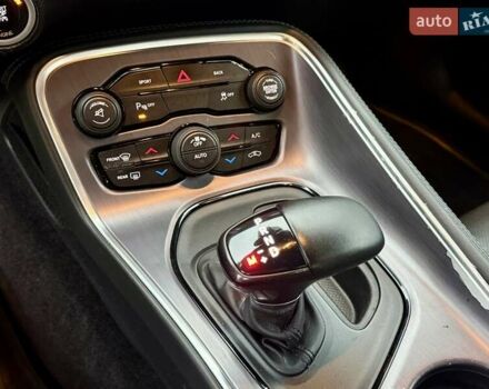 Черный Додж Челенджер, объемом двигателя 5.65 л и пробегом 132 тыс. км за 25500 $, фото 39 на Automoto.ua