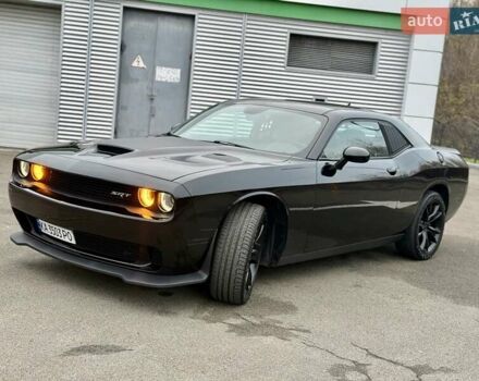 Черный Додж Челенджер, объемом двигателя 5.65 л и пробегом 132 тыс. км за 25500 $, фото 18 на Automoto.ua