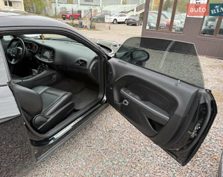 Черный Додж Челенджер, объемом двигателя 3.6 л и пробегом 61 тыс. км за 17700 $, фото 24 на Automoto.ua