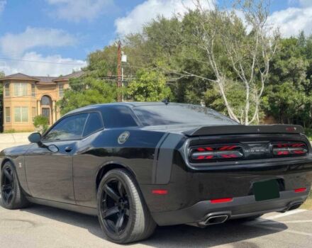 Черный Додж Челенджер, объемом двигателя 6.4 л и пробегом 75 тыс. км за 9300 $, фото 5 на Automoto.ua