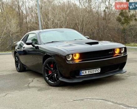 Черный Додж Челенджер, объемом двигателя 5.65 л и пробегом 132 тыс. км за 25500 $, фото 1 на Automoto.ua