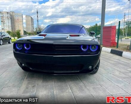 Черный Додж Челенджер, объемом двигателя 3.6 л и пробегом 138 тыс. км за 21000 $, фото 2 на Automoto.ua