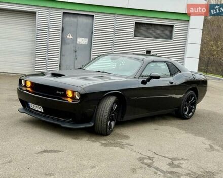 Черный Додж Челенджер, объемом двигателя 5.65 л и пробегом 132 тыс. км за 25500 $, фото 13 на Automoto.ua