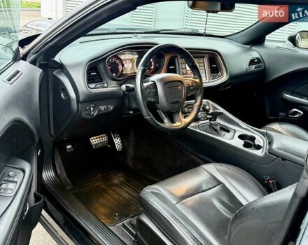 Черный Додж Челенджер, объемом двигателя 5.65 л и пробегом 132 тыс. км за 25500 $, фото 30 на Automoto.ua