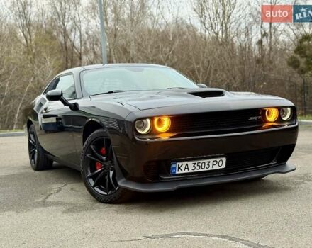 Черный Додж Челенджер, объемом двигателя 5.65 л и пробегом 132 тыс. км за 25500 $, фото 17 на Automoto.ua