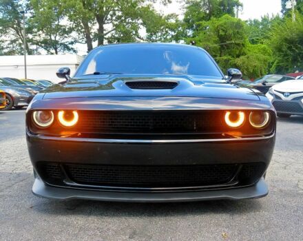 Черный Додж Челенджер, объемом двигателя 6.2 л и пробегом 52 тыс. км за 32000 $, фото 1 на Automoto.ua