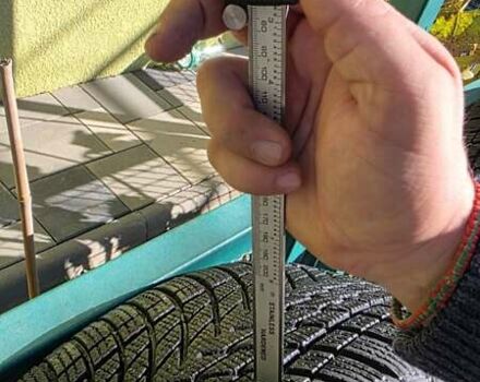 Черный Додж Челенджер, объемом двигателя 5.65 л и пробегом 139 тыс. км за 27000 $, фото 27 на Automoto.ua