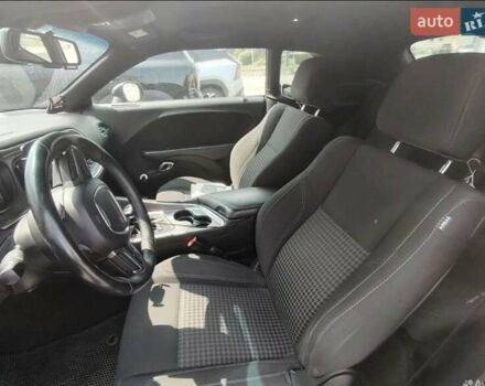 Черный Додж Челенджер, объемом двигателя 5.65 л и пробегом 141 тыс. км за 26300 $, фото 1 на Automoto.ua