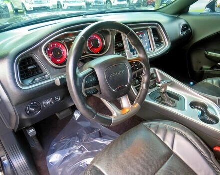 Черный Додж Челенджер, объемом двигателя 6.2 л и пробегом 52 тыс. км за 32000 $, фото 9 на Automoto.ua