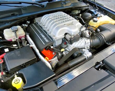 Черный Додж Челенджер, объемом двигателя 6.2 л и пробегом 52 тыс. км за 32000 $, фото 12 на Automoto.ua