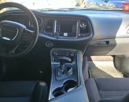 Черный Додж Челенджер, объемом двигателя 5.65 л и пробегом 139 тыс. км за 27000 $, фото 17 на Automoto.ua