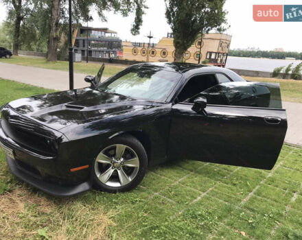Черный Додж Челенджер, объемом двигателя 3.6 л и пробегом 124 тыс. км за 19500 $, фото 4 на Automoto.ua