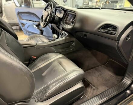 Черный Додж Челенджер, объемом двигателя 3.6 л и пробегом 62 тыс. км за 10300 $, фото 10 на Automoto.ua