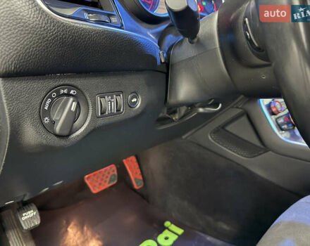 Черный Додж Челенджер, объемом двигателя 3.6 л и пробегом 100 тыс. км за 17999 $, фото 10 на Automoto.ua