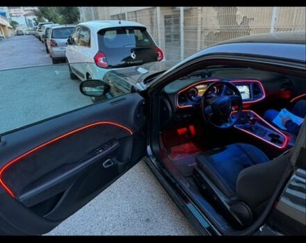 Черный Додж Челенджер, объемом двигателя 3.6 л и пробегом 90 тыс. км за 18000 $, фото 6 на Automoto.ua