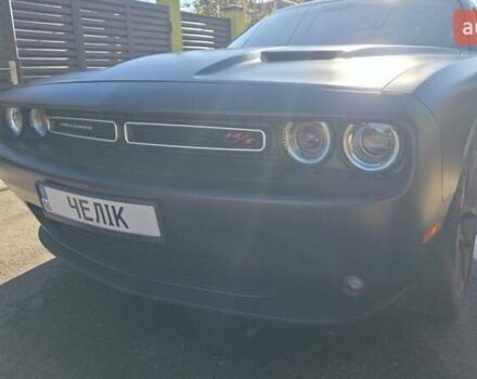 Черный Додж Челенджер, объемом двигателя 5.65 л и пробегом 139 тыс. км за 27000 $, фото 2 на Automoto.ua