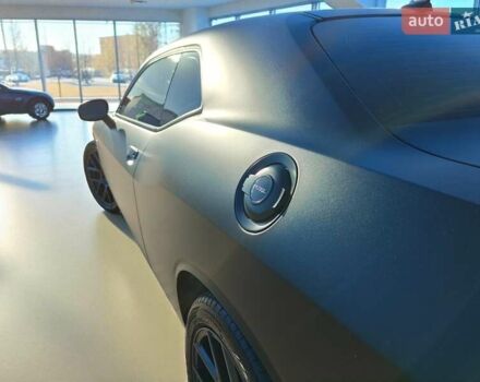 Черный Додж Челенджер, объемом двигателя 6.4 л и пробегом 78 тыс. км за 32499 $, фото 5 на Automoto.ua