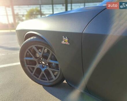 Черный Додж Челенджер, объемом двигателя 6.4 л и пробегом 78 тыс. км за 32499 $, фото 4 на Automoto.ua