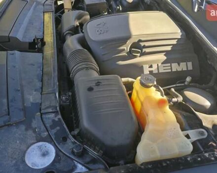 Черный Додж Челенджер, объемом двигателя 5.65 л и пробегом 139 тыс. км за 27000 $, фото 11 на Automoto.ua